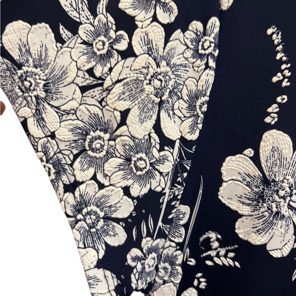Expresso Navy Blue and White Embossed Floral Design Dress Size 2X - Picture 4 of 7